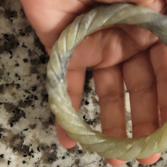 Antique Celadon Nephrite Chunky Twisted Bangle - Picture 4 of 7